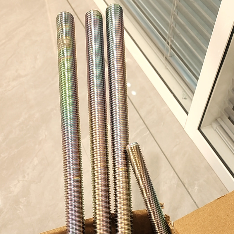 Pernos prisioneros completamente roscados recubiertos de azul de PTFE de grado 8,8 de acero al carbono M16*300 Pernos prisioneros completamente roscados recubiertos de azul de PTFE de grado 8,8 de acero al carbono M16*300