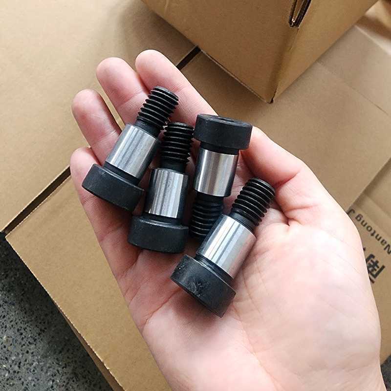 Pernos de hombro métricos de acero al carbono de 1-8 UNC x 4
