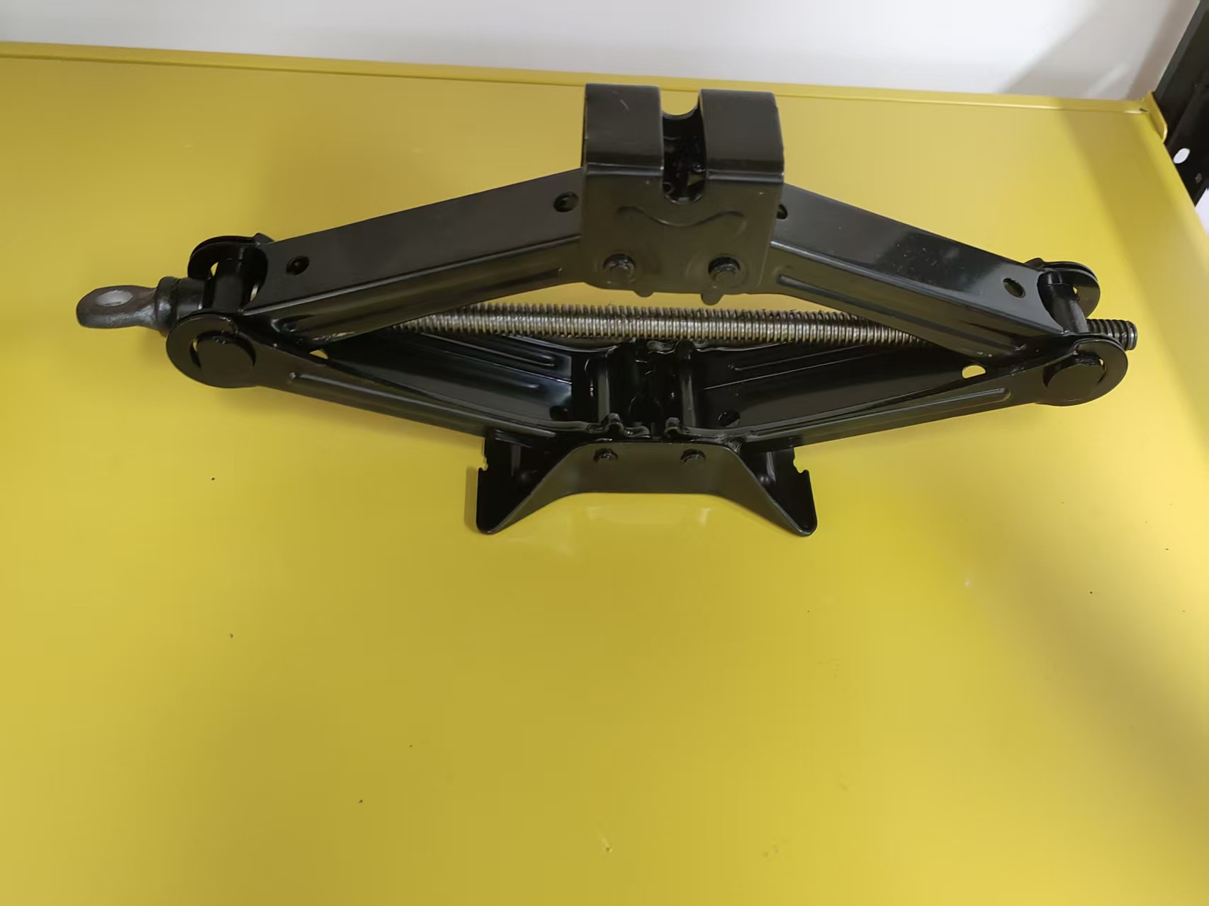 Gato de reparación de automóviles portátil de tijera manual de acero de China 1.5T 2T 2.5T para sedán SUV