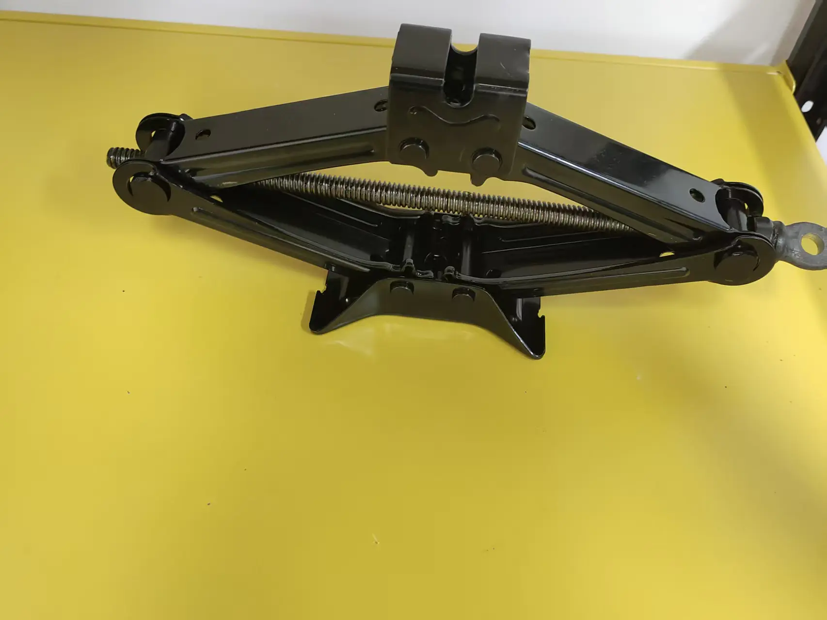 Gato de reparación de automóviles portátil de tijera manual de acero de China 1.5T 2T 2.5T para sedán SUV