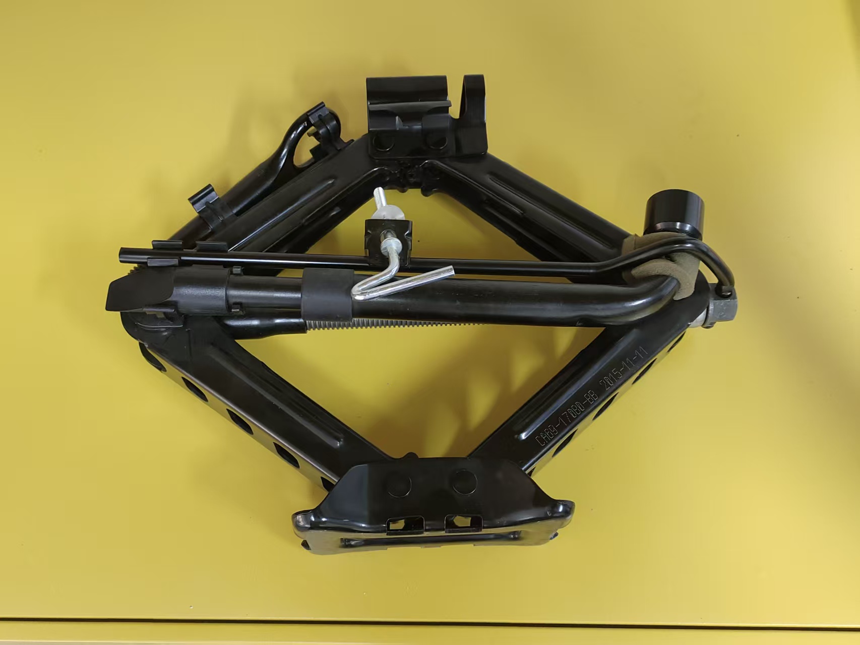 Gato de reparación de automóviles portátil de tijera manual de acero de China 1.5T 2T 2.5T para sedán SUV